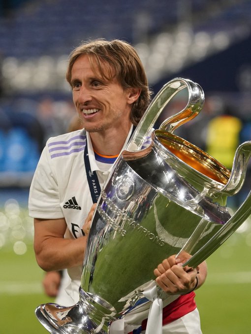 东体：申花像会学习却不会考试的优等生，背负过重的心理负担