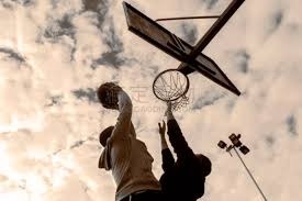 费城人队老将莫耶在 45 岁高龄拿下 16 胜，展示了慢球速投手的极致生存术